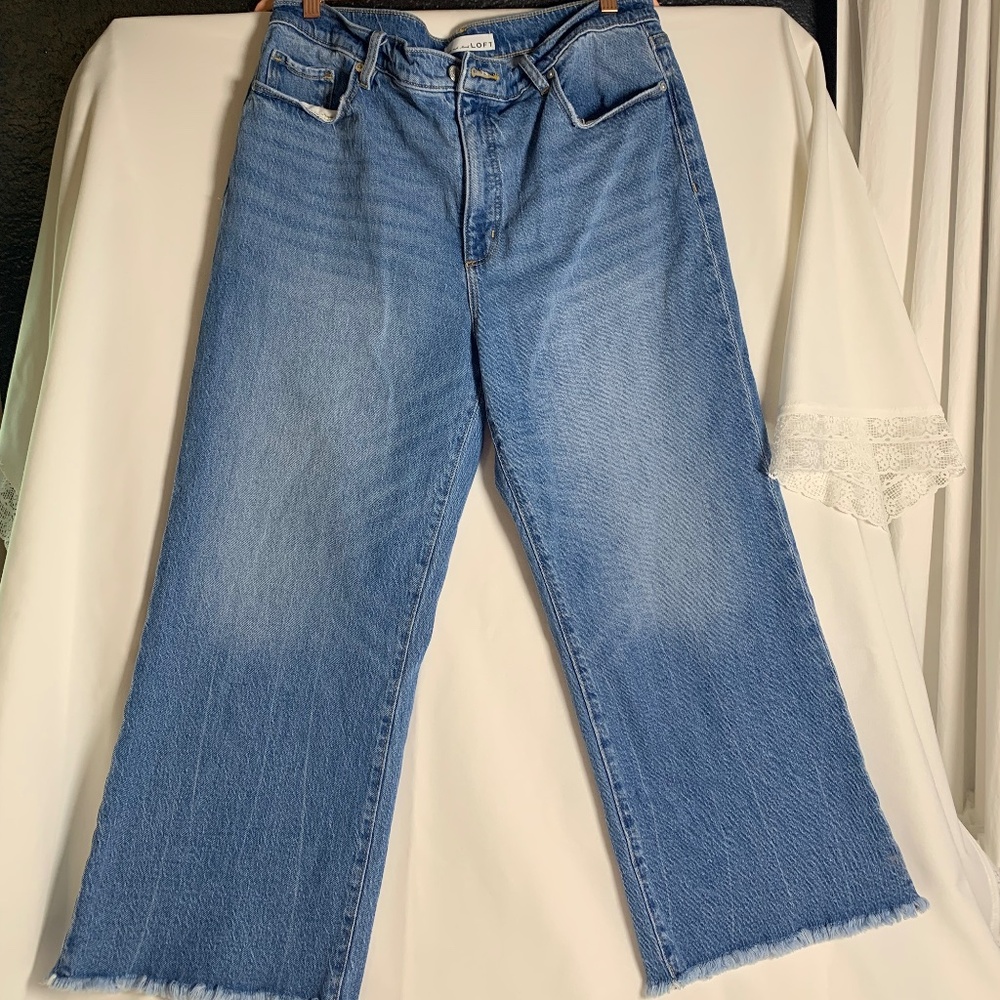 Loft sz 32 sz 14 wide legged crop Jean with frayed hem
